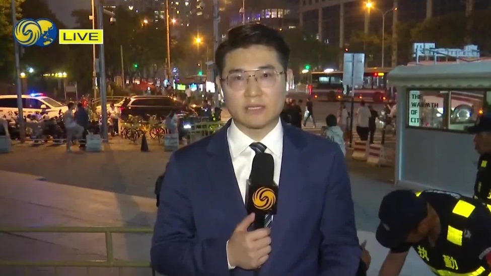 凤凰连线：特朗普团队抵达下榻酒店，车队驶过持续约6分钟