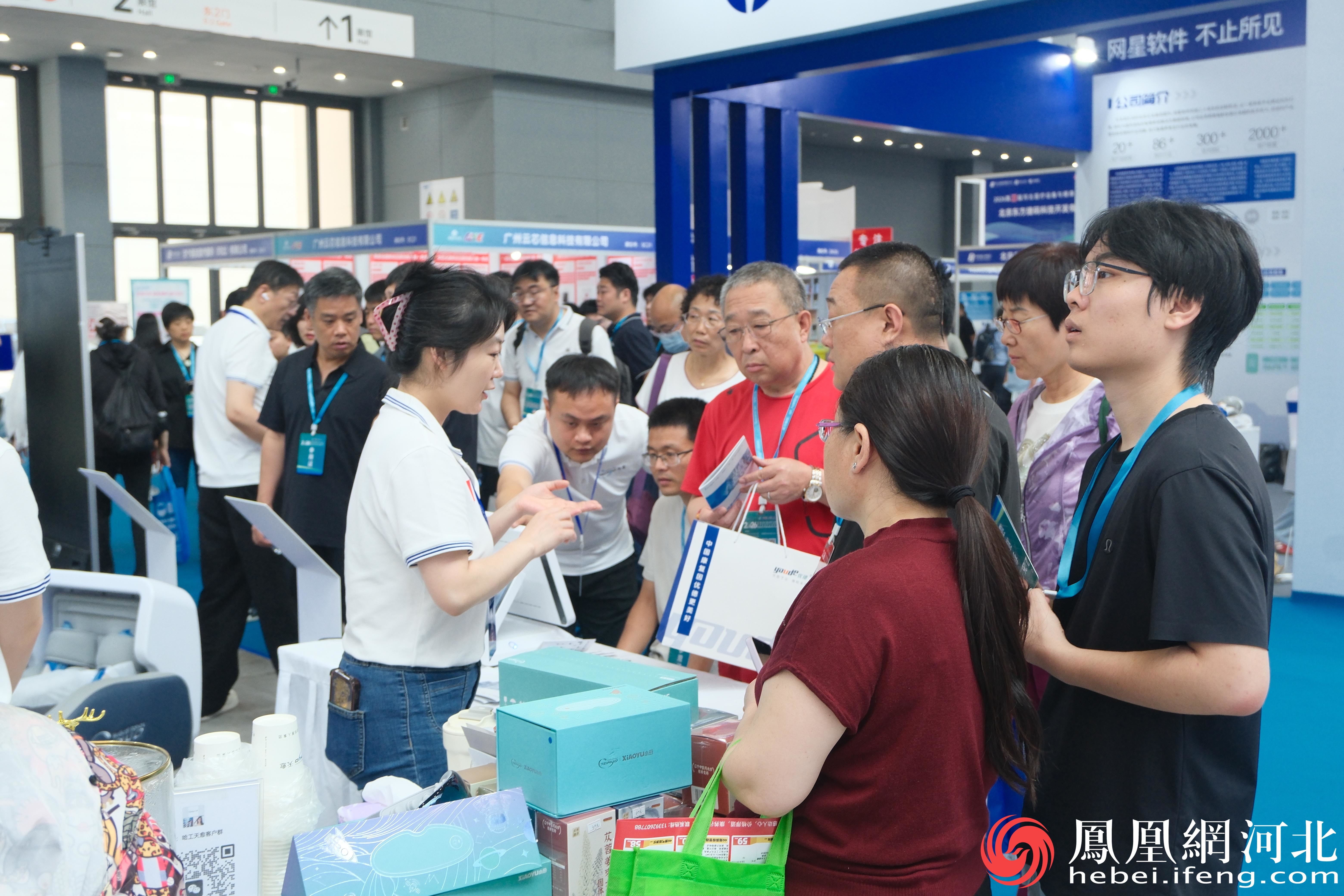 展会现场 李卓然摄