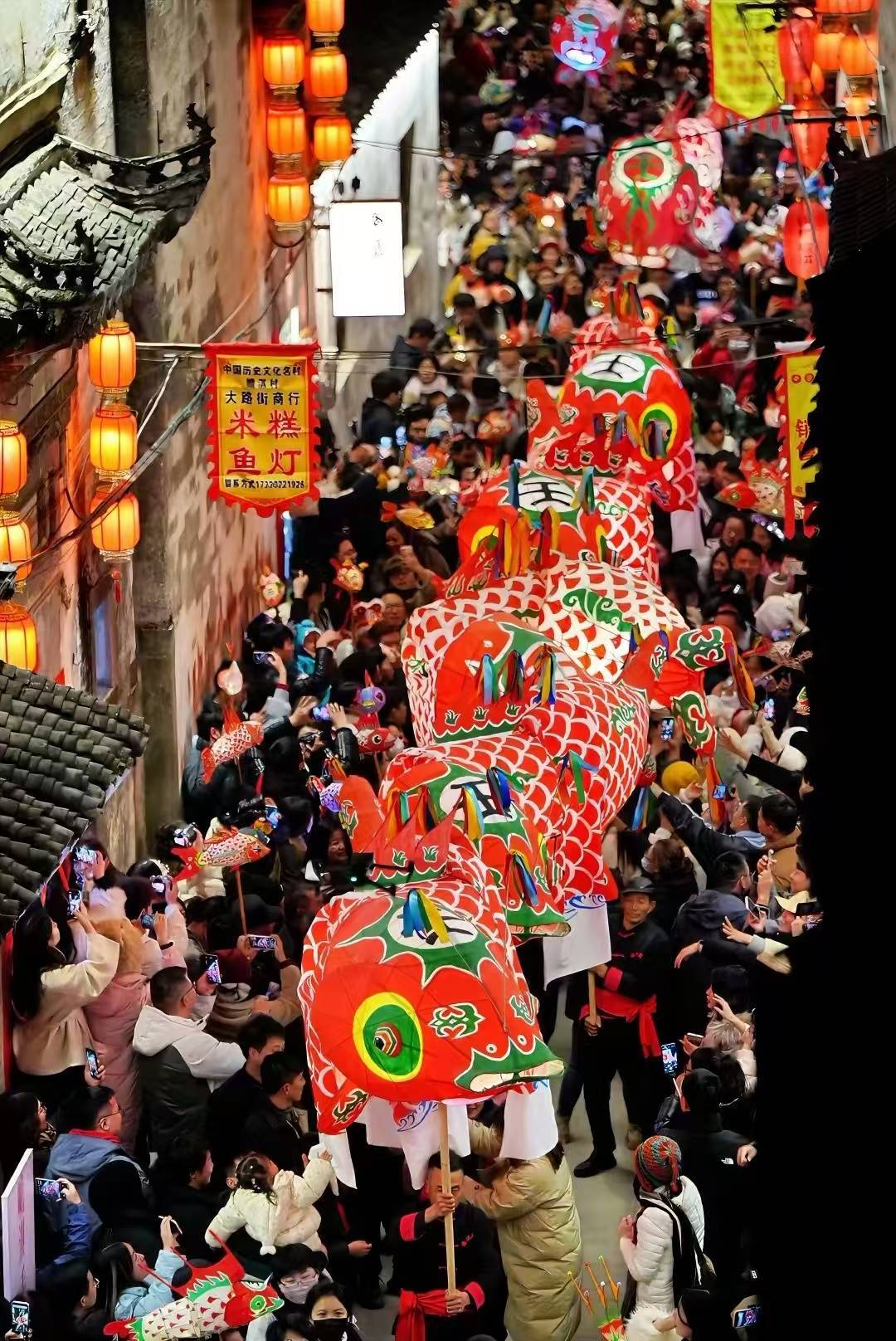 灯影流转中的徽州年俗,“徽州鱼灯:非遗文化的当代光影与活化新生“获评文旅品牌国际论坛“文化破圈创新案例”
