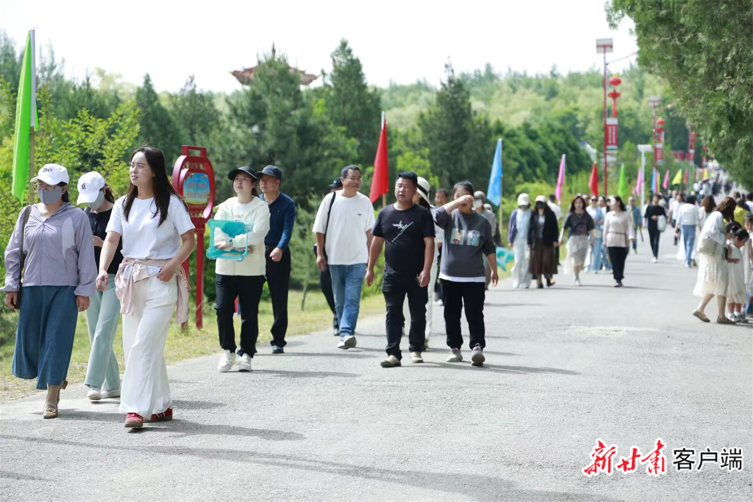 活动吸引众多游客
