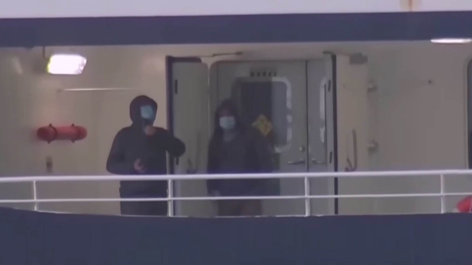 暴发汉坦病毒疫情的“洪迪厄斯”号邮轮启动疏散行动，美卫生官员：涉疫邮轮17名美国人中一人病毒检测呈阳性
