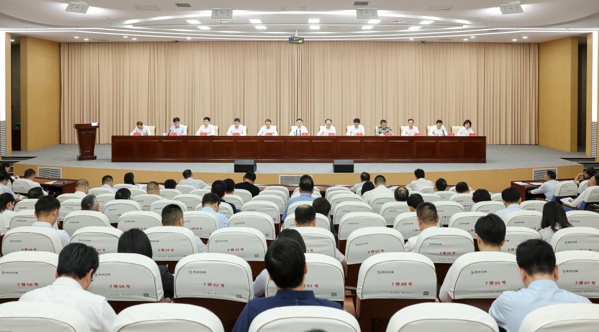 图为靖江市2026年高质量发展推进会现场。朱其摄