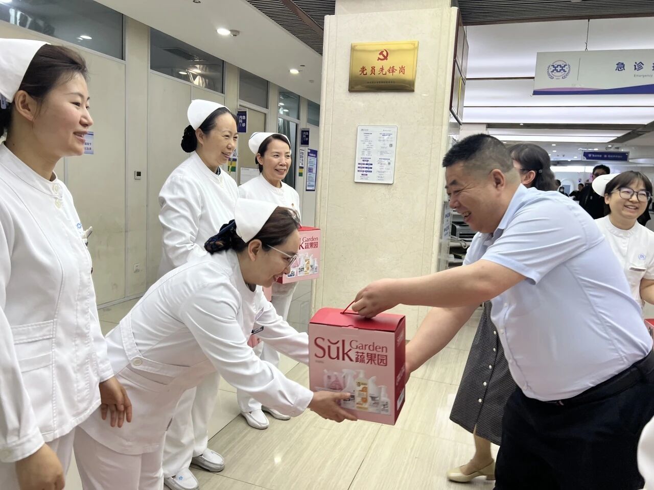 情系白衣天使 慰问温暖人心