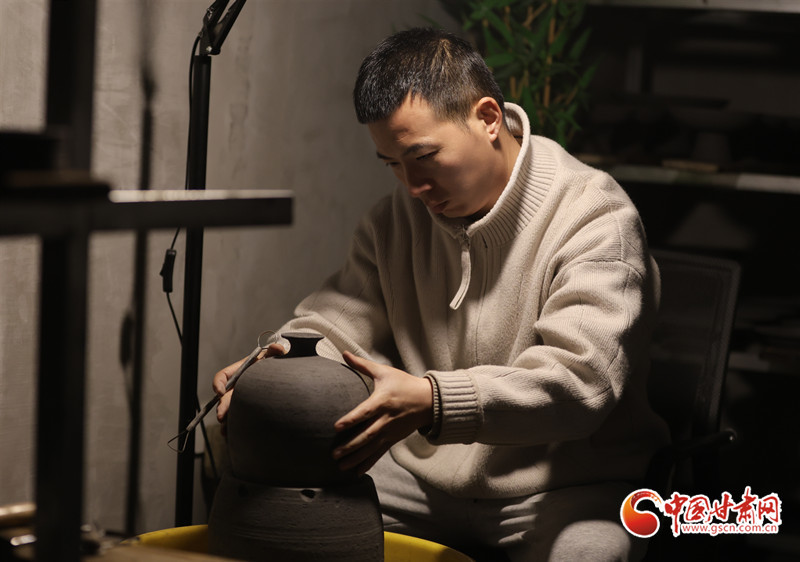 “传承人”于袁奕而言，是使命，是修行，更是自我成就。