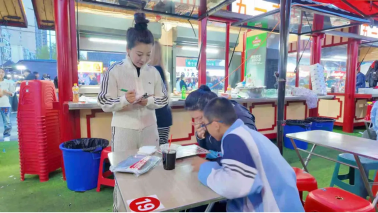 走一线 改文风 | 近6500人实现就业！“摊位经济”释放活力 让就业更有温度