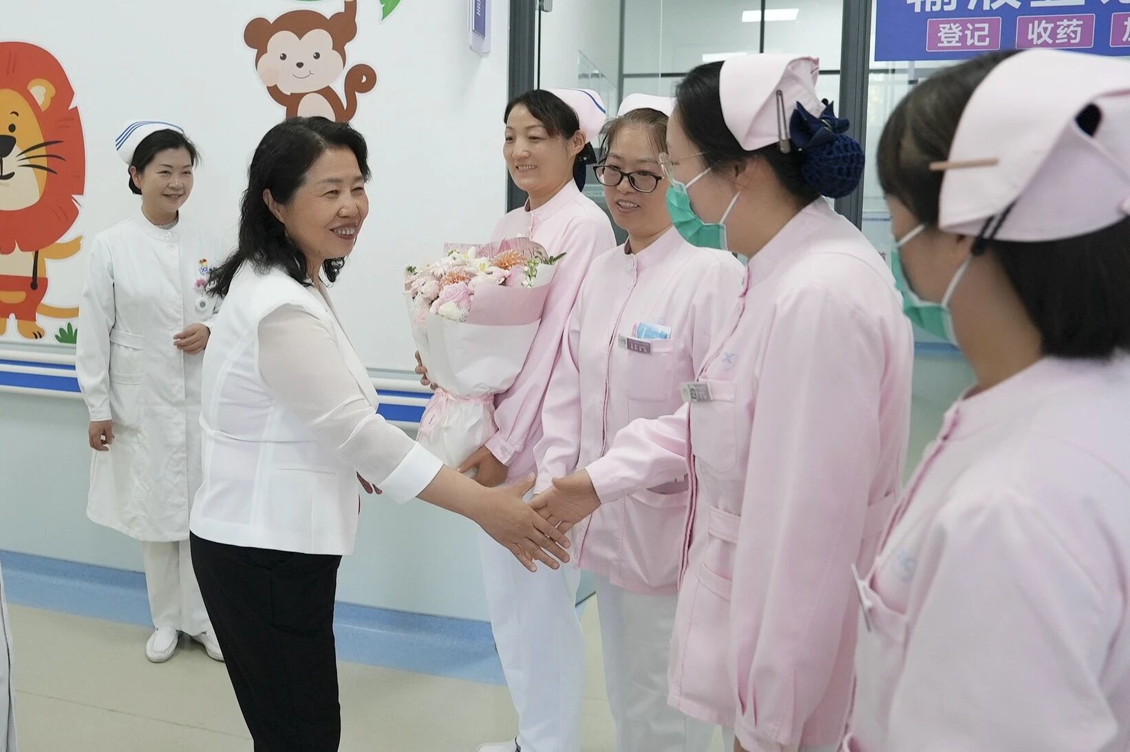 西安市人民医院（西安市第四医院） 走访慰问临床一线护理人员