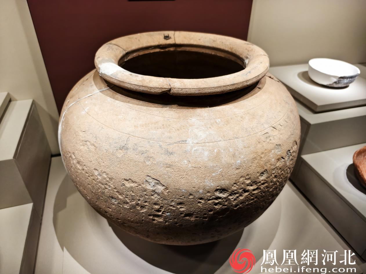 东垣古城遗址出土的汉代陶罐 摄:安博宇