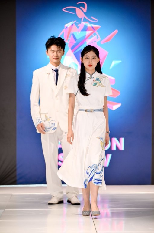 深圳高中生为APEC领导人设计礼服惊艳亮相：一场“大国主场”下的少年答卷