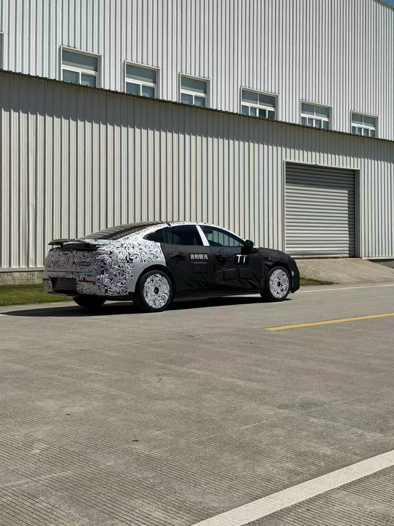 银河全新车“TT”申报图曝光 定位C级四门轿跑/配电动尾翼和激光雷达