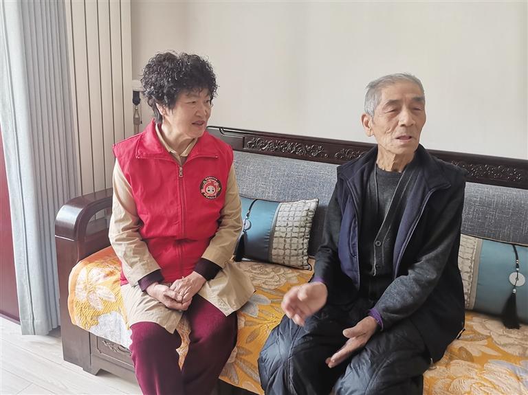 孙秋菊看望邹延达老人
