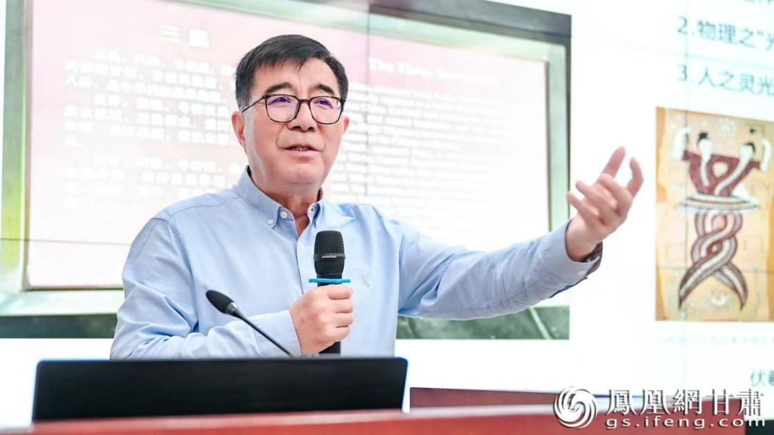 甘肃省伏羲文化研究会理事长陈克恭解读《始祖之光——规矩方圆&middot;天元密码》电影剧本中的传统数理智慧　李德宇　摄