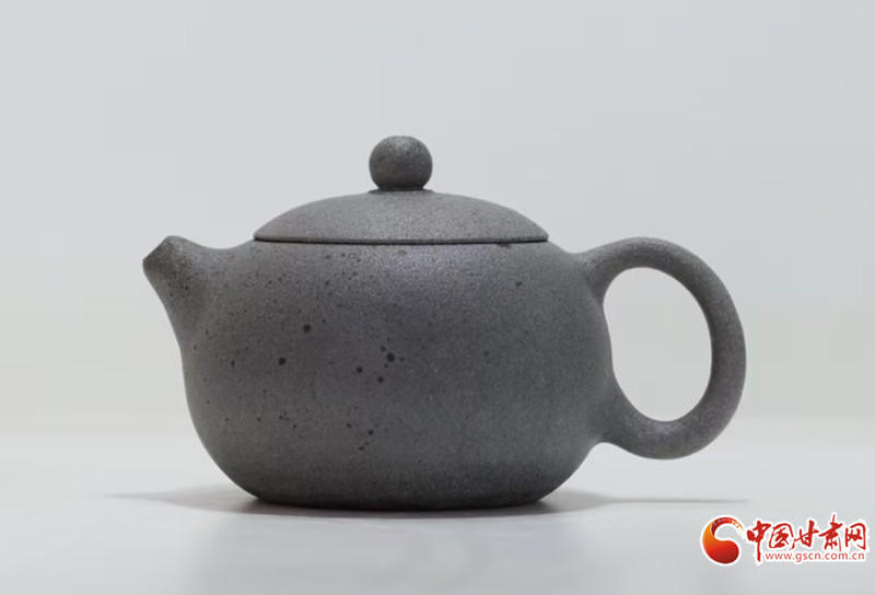 砂器无釉无添加、透气保鲜，煮茶存香，是最天然健康的生活器具。