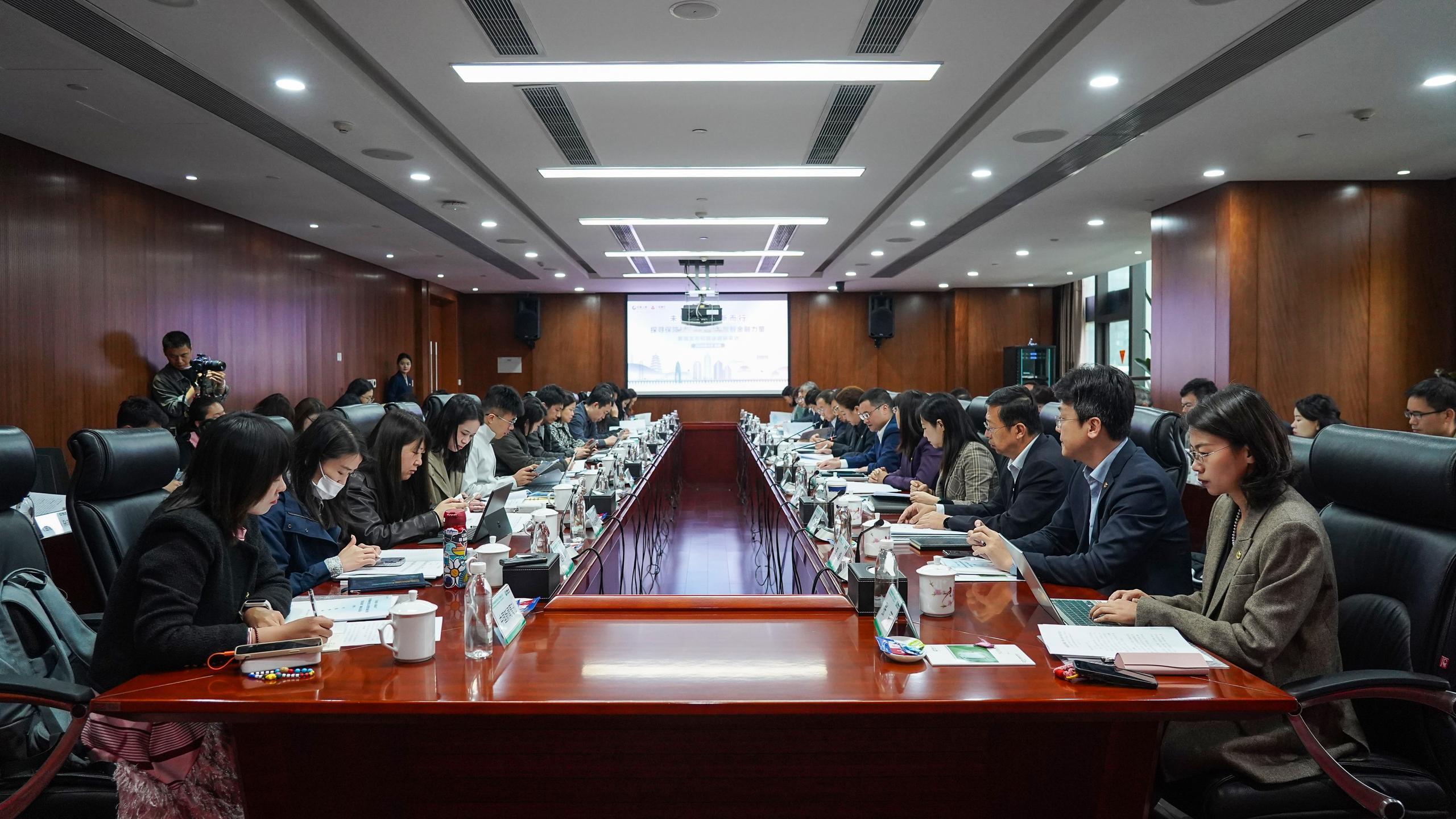 媒体采访团调研中国人寿数智金融赋能民生保障情况