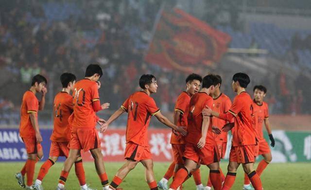 U17国足晋级世少赛！媒体人热议：先庆祝账慢慢算，赶紧换帅吧