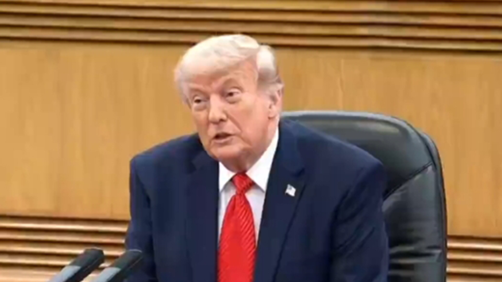 特朗普：美国大公司的企业家都想来中国，但二三把手我都不让他们来