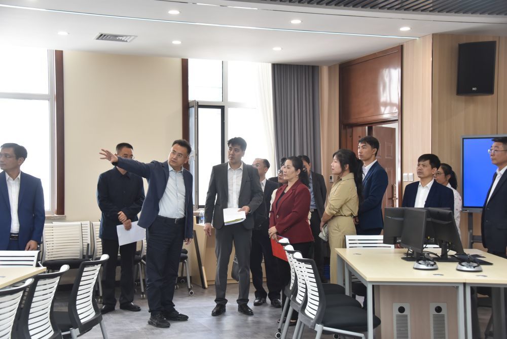 2026年5月13日，广义省友好代表团参观中共甘肃省委党校（甘肃行政学院）危机管理情景模拟实训室。（中共甘肃省委党校供图）