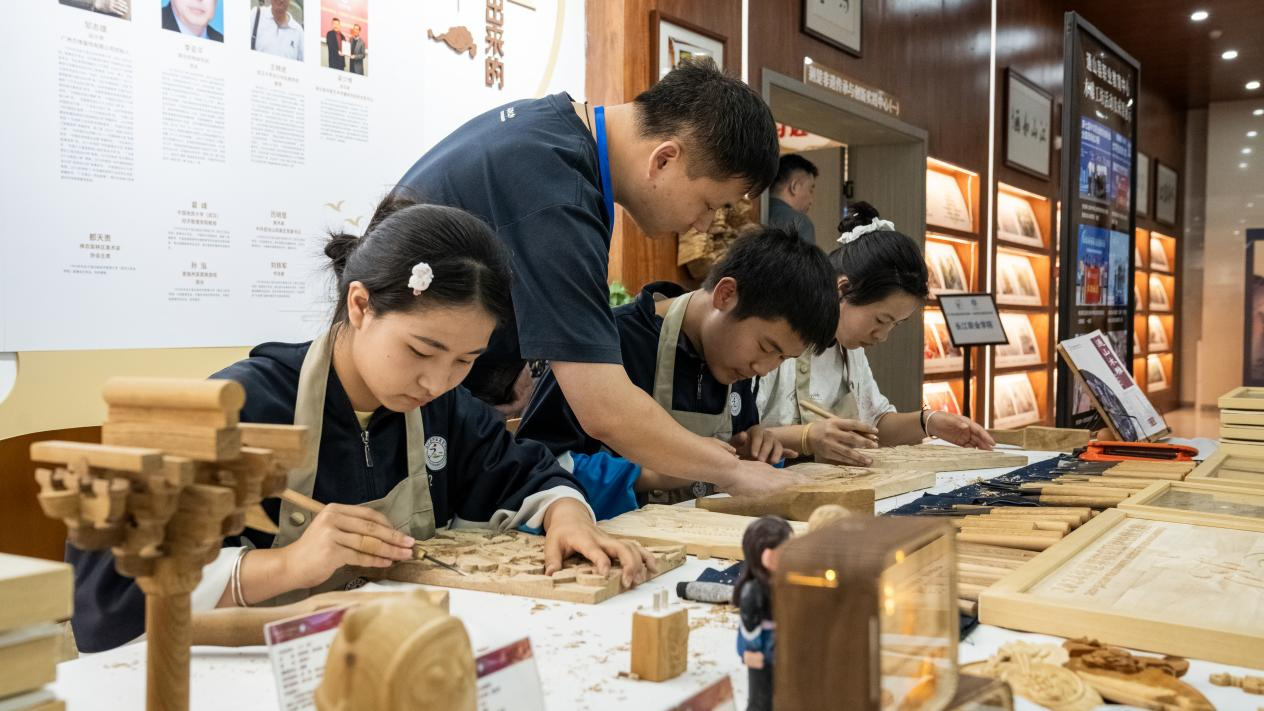 当千年非遗遇见荆楚青春——2026湖北省职教活动周职教赋能非遗传承与创新教学成果展侧记