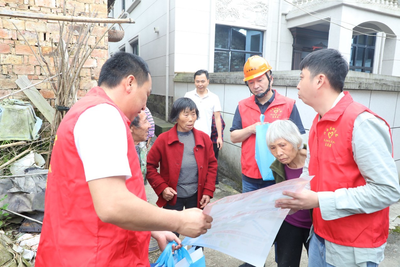 新余防灾减灾宣传进村，教群众“挪床避险”