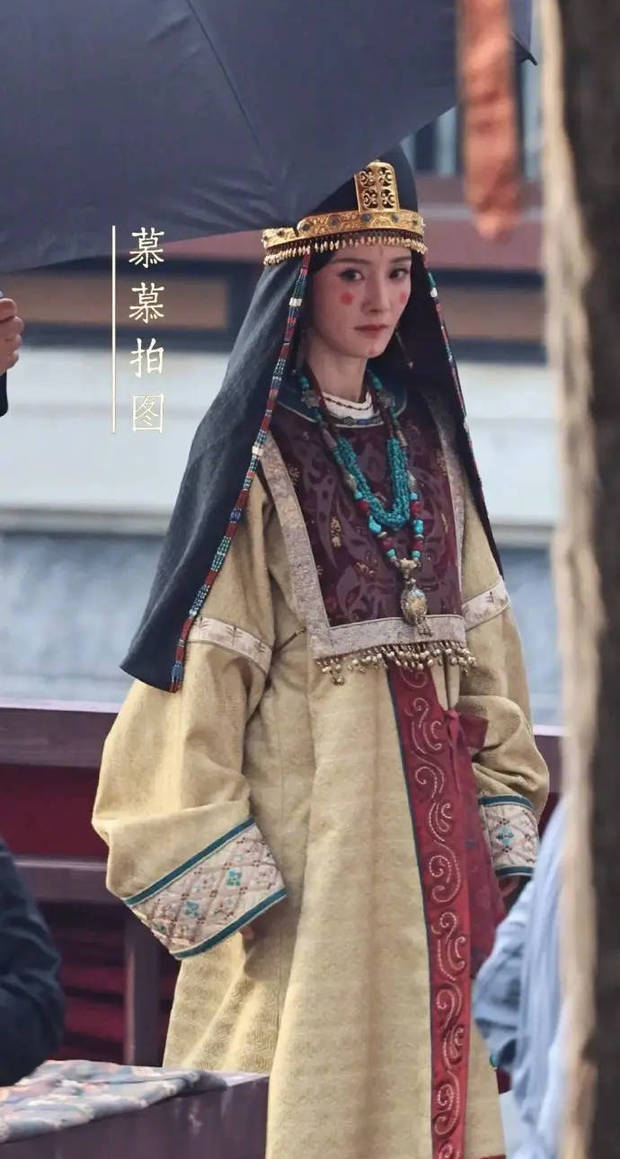 杨幂鲜卑女俑红妆路透曝光,