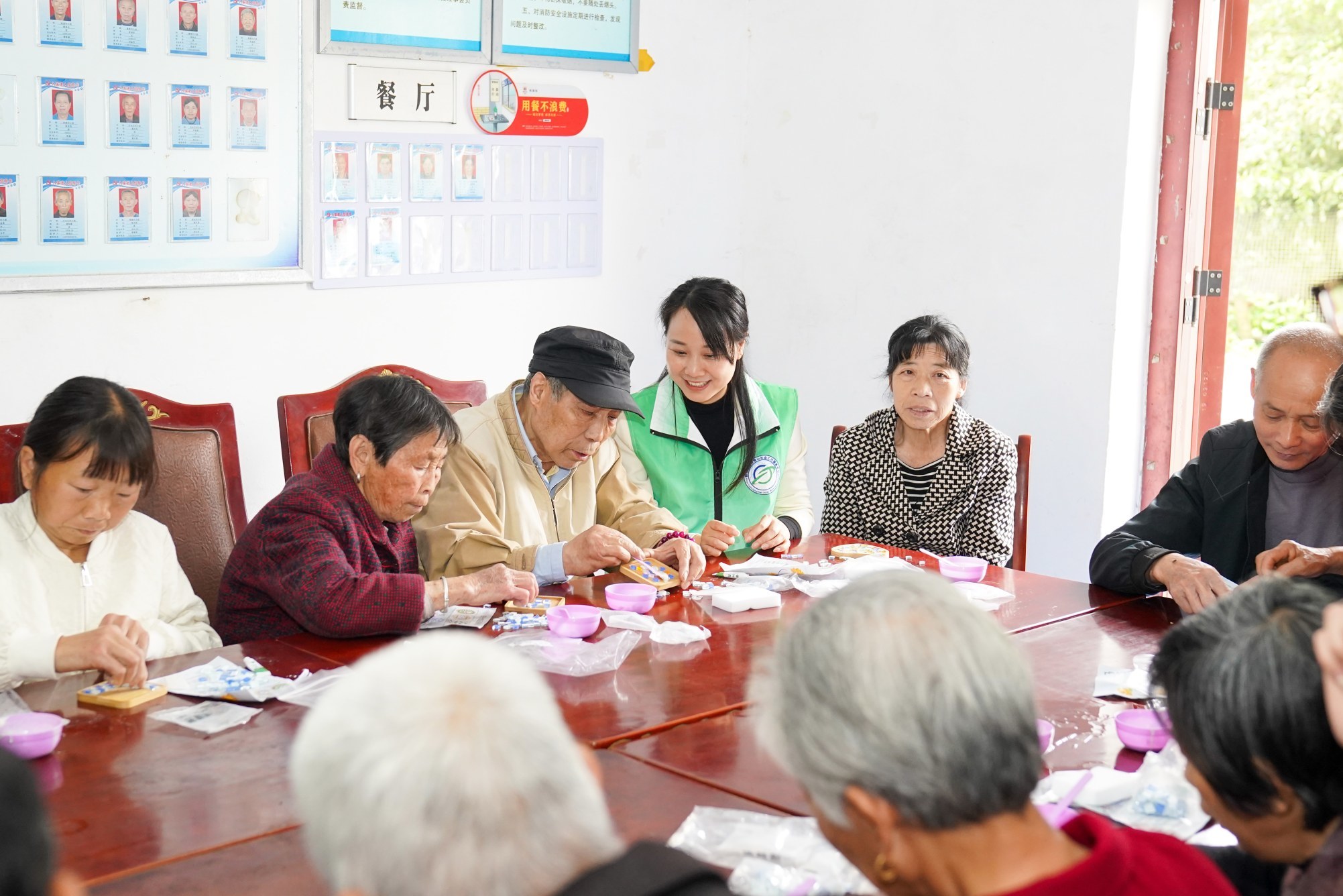 新余志愿者进村陪老人：不是送米送油，而是送欢笑、送陪伴
