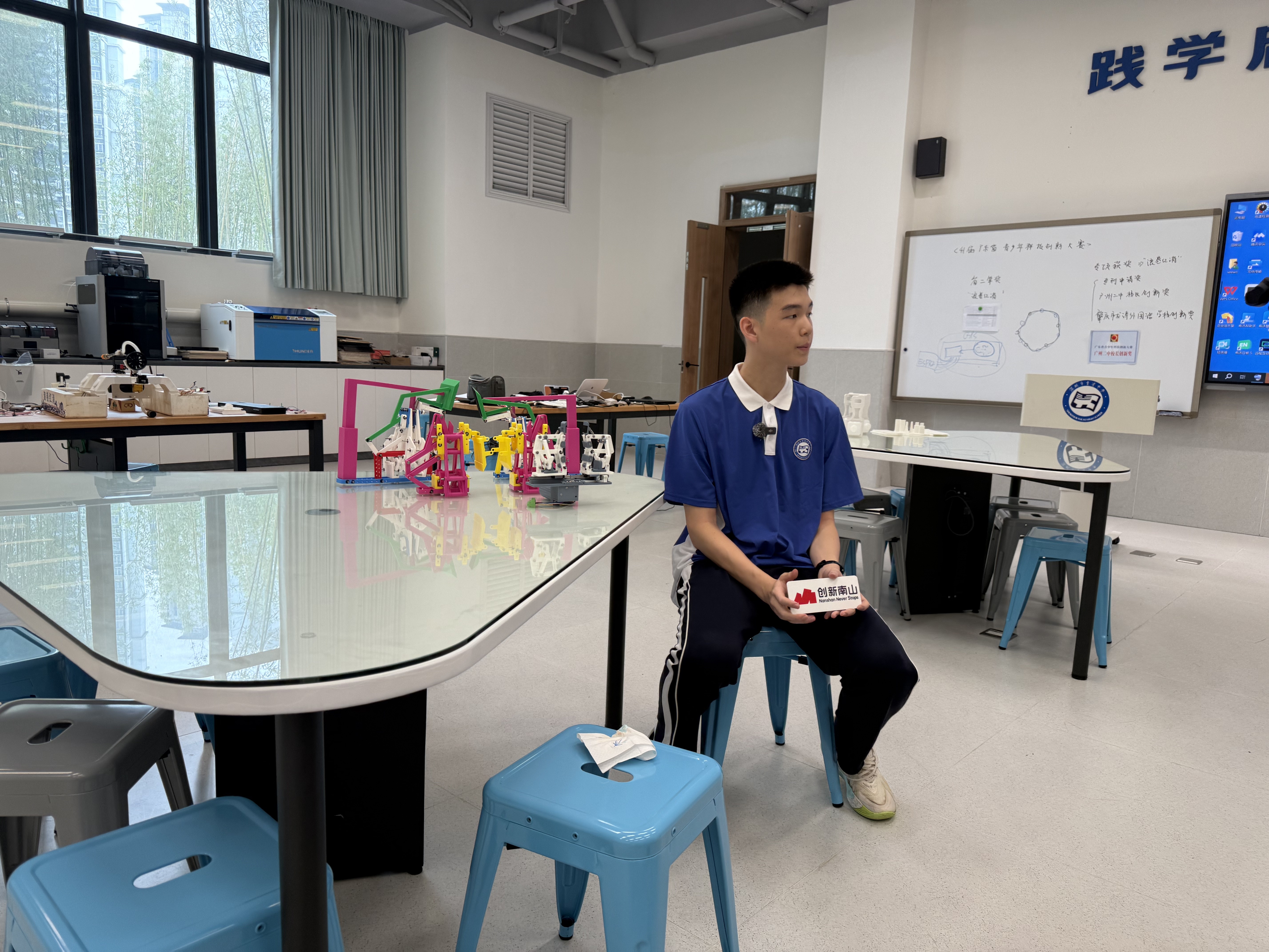 南山少年又出圈了:当课堂连接前沿实验室,创新“后浪”何以奔涌?