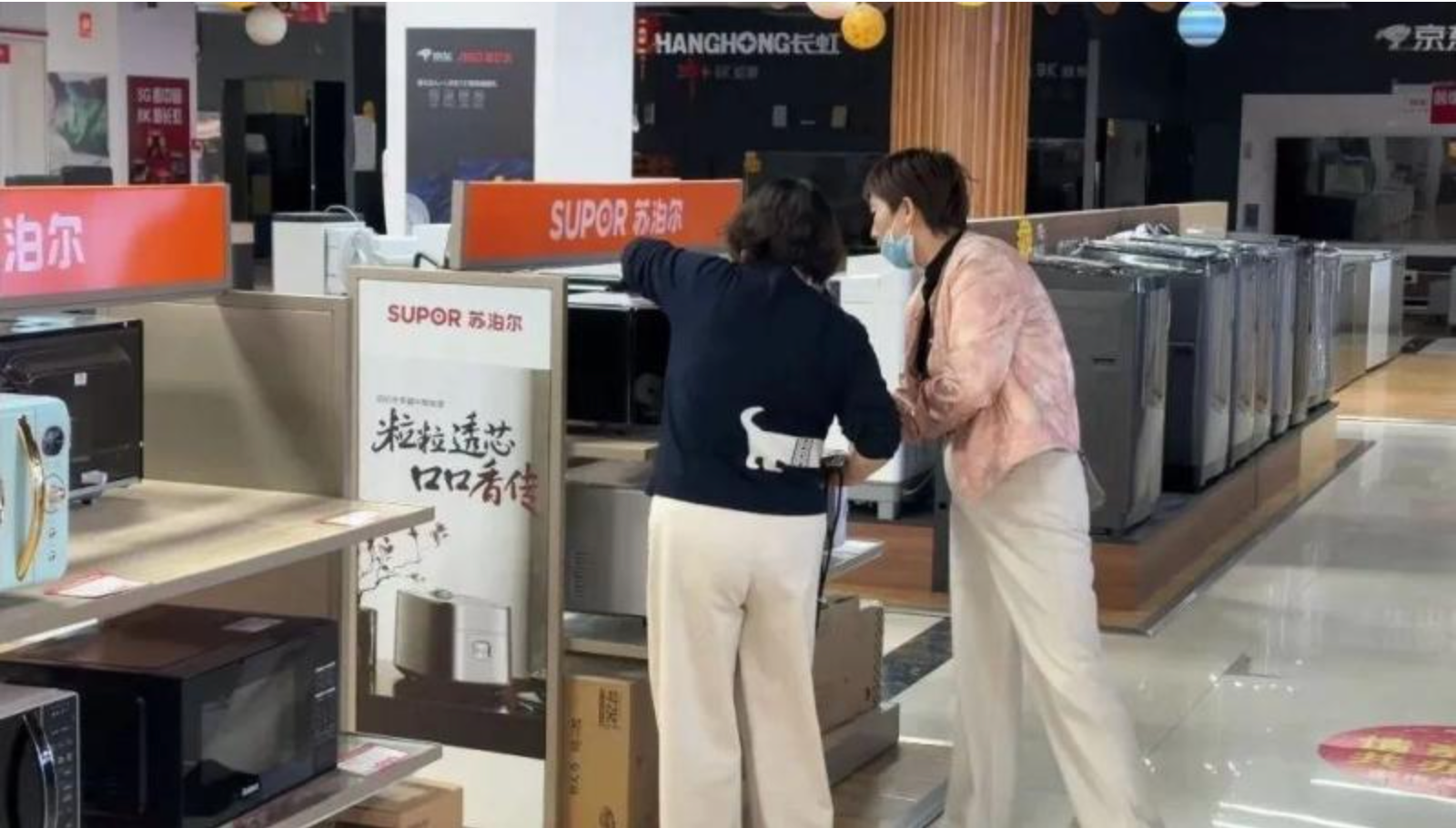 滥用市集暖意浓!一季度,阿拉善盟社会滥用品零卖总和达13.6亿元