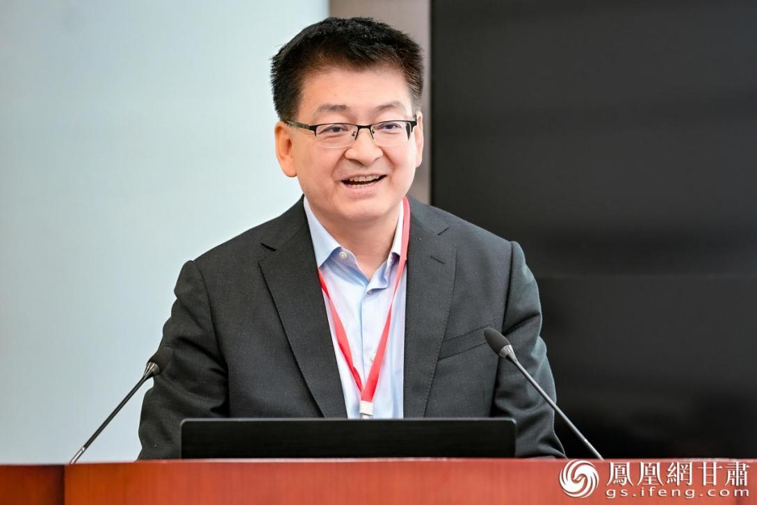 兰州城市学院校长韩高年说，伏羲文化为人类提供解脱困境之路。