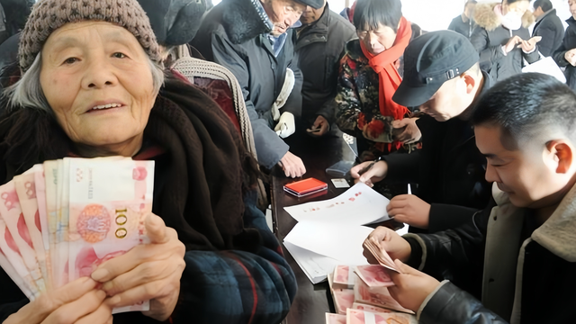 好消息！养老金低于4000元的有盼头了，中央定调，2026继续涨