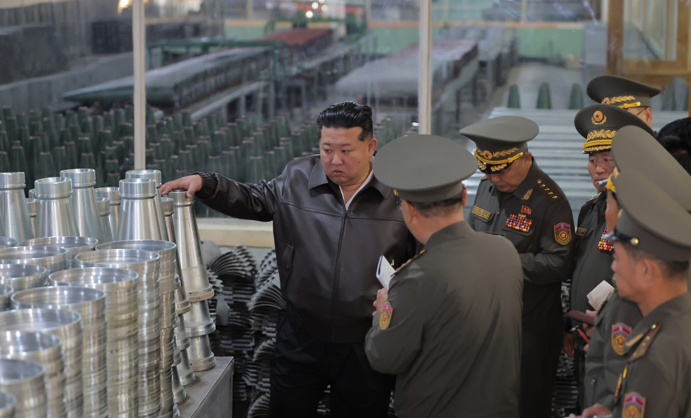 金正恩视察军工企业，强调加强迫击炮和曲射炮武力