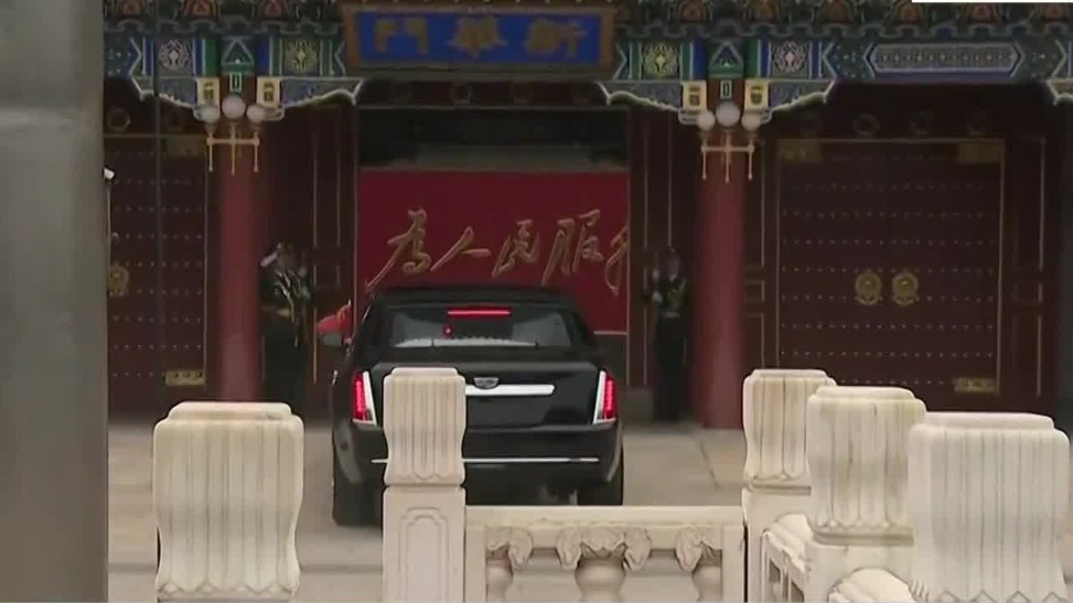 凤凰直击：特朗普车队驶入新华门