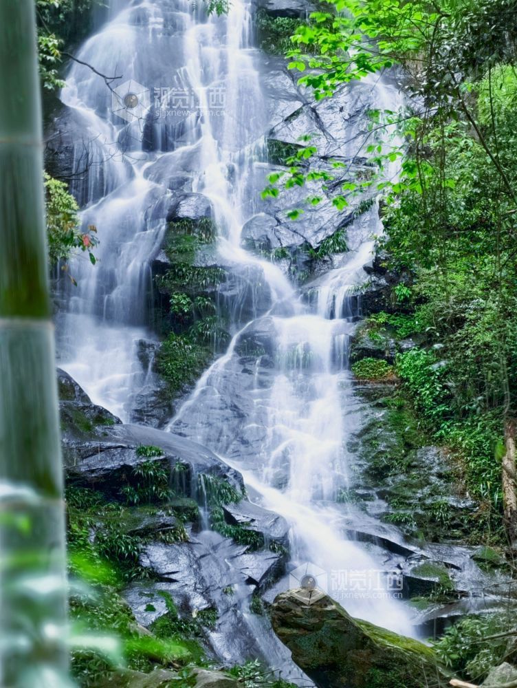 江西分宜：瀑布挂山涧 景色美如画（图）