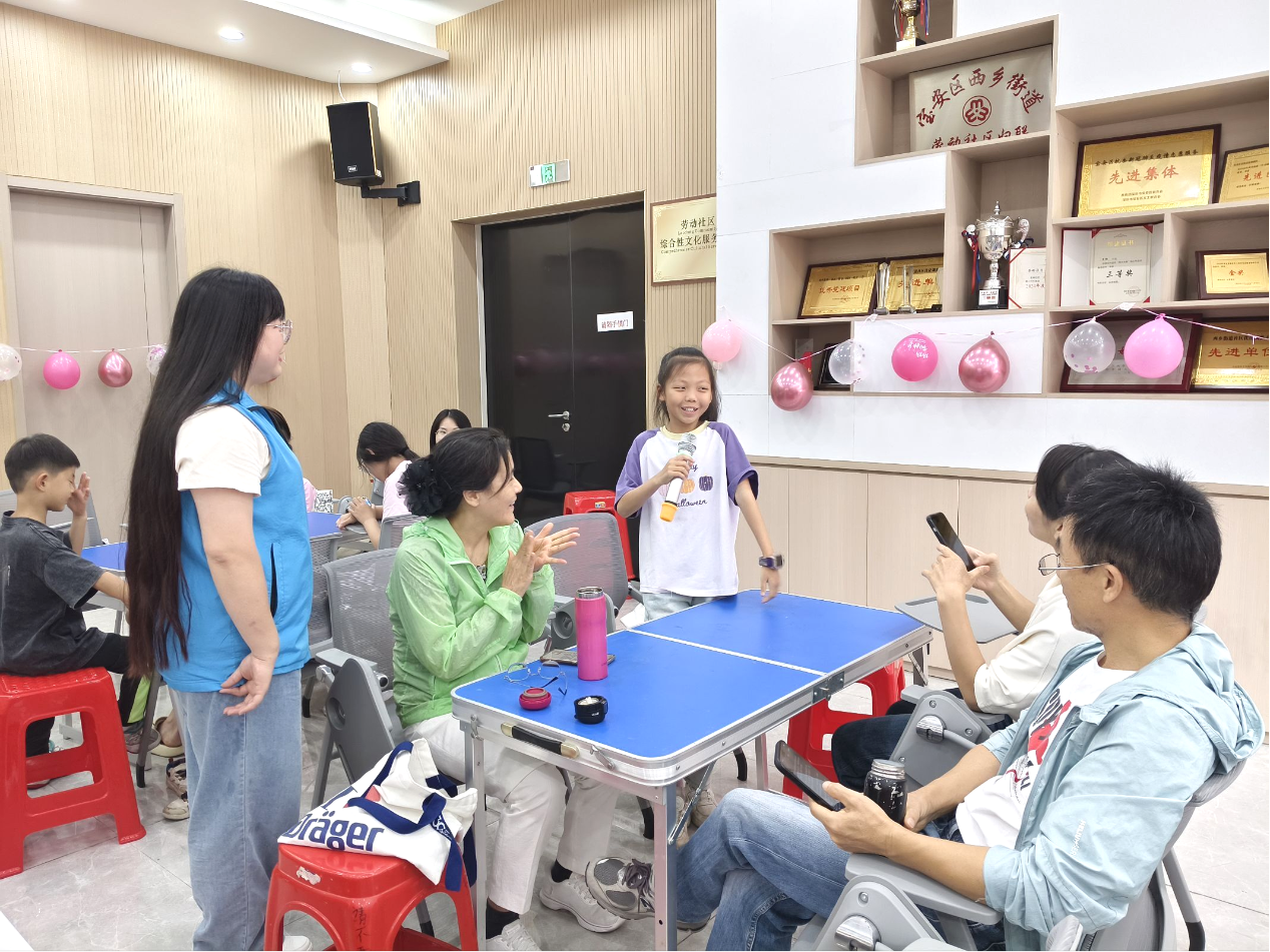 西乡街道劳动社区开展“时光为您加冕” 母亲节主题活动