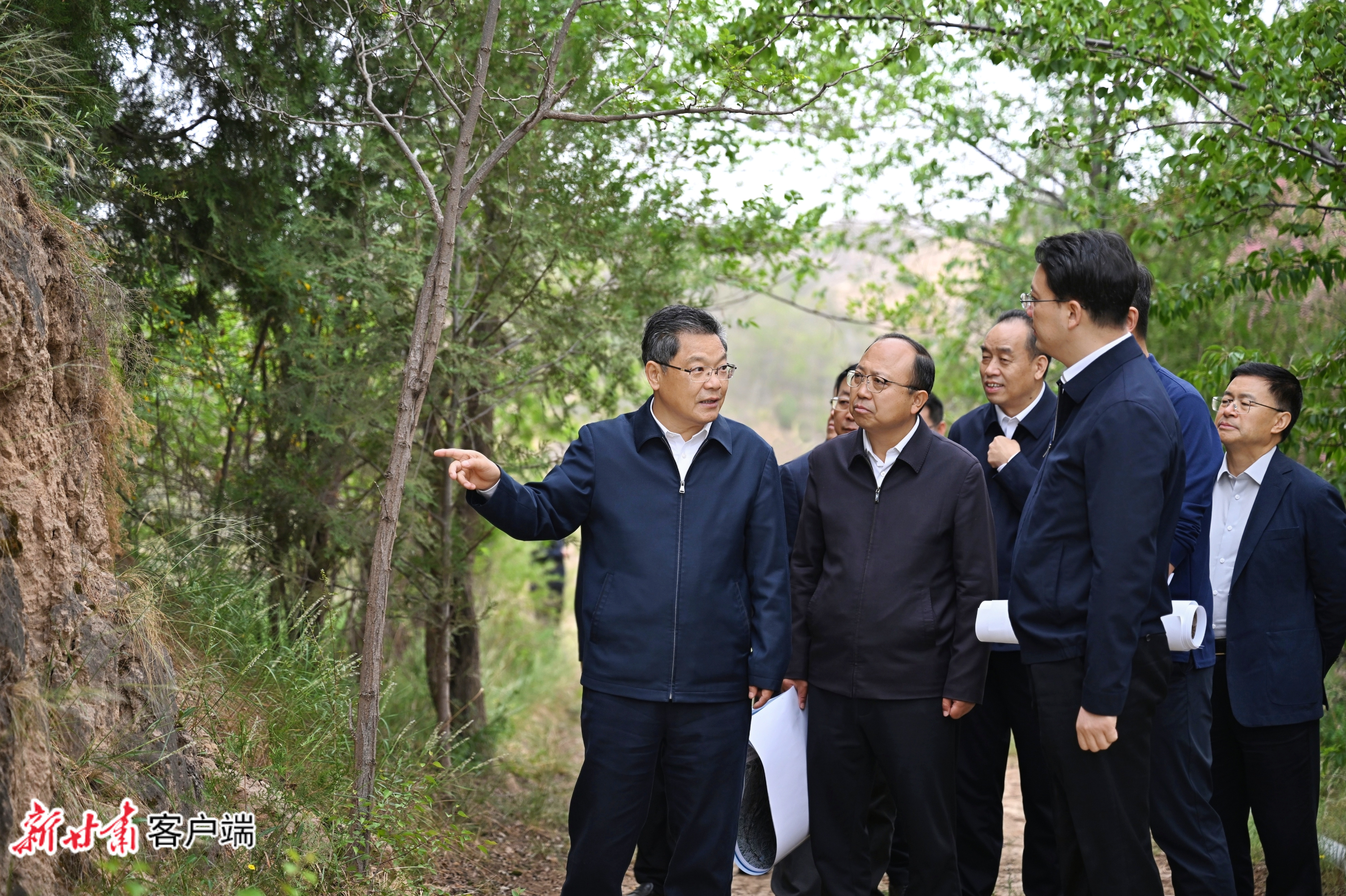 5月14日,省委副书记、省长任振鹤调研省直单位包片支持兰州两山绿化工作。新甘肃·甘肃日报记者 盛学卿