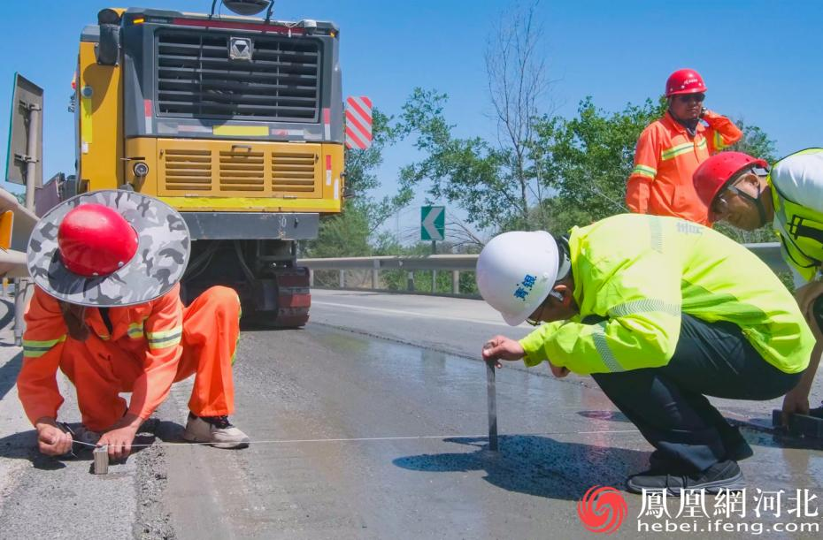 河北高速集团青银分公司养护工程现场（摄/李卓然）