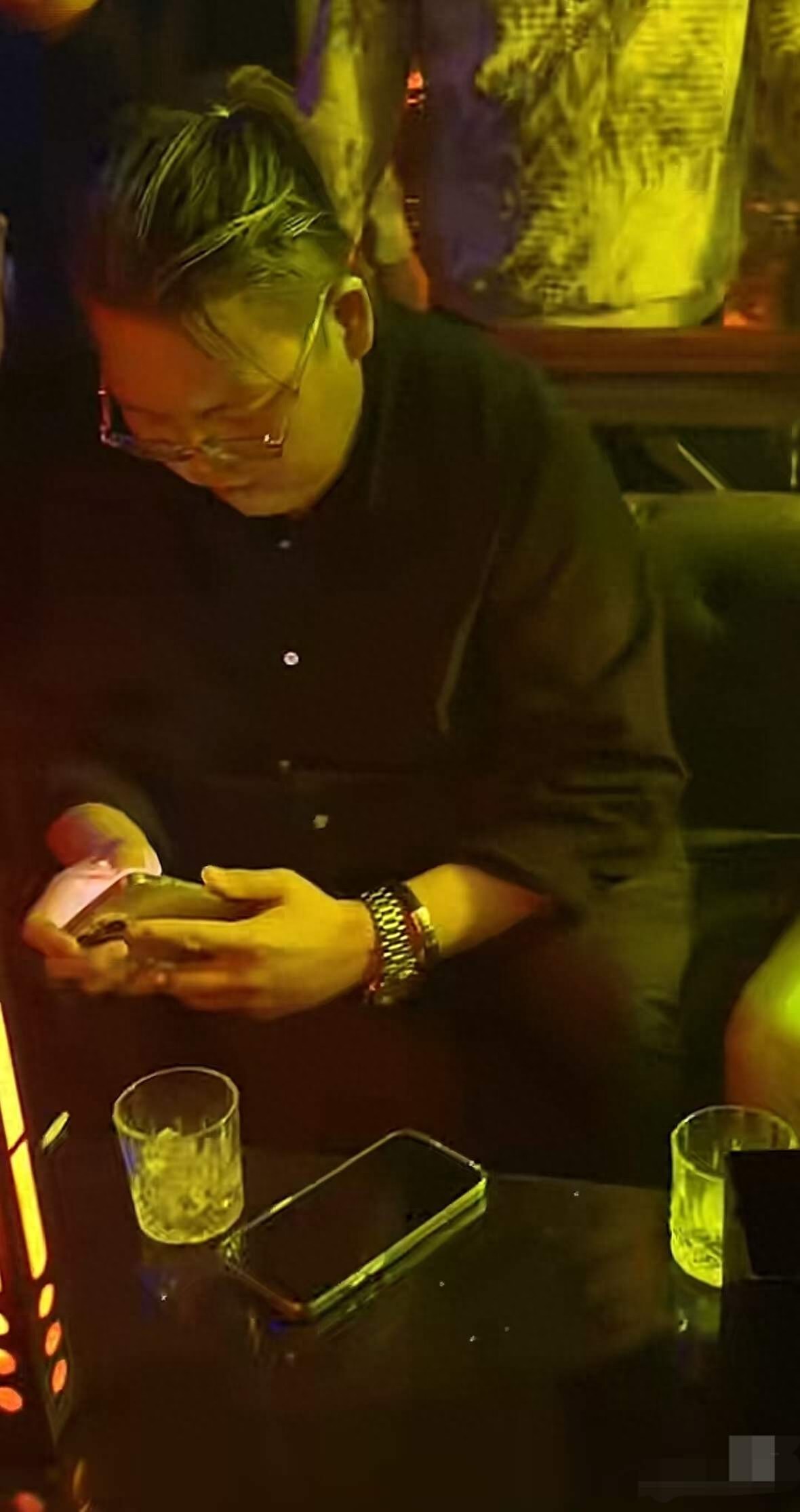 向太公开处刑小儿子恋情，俩儿媳待遇天差地别，向家现在什么情况_凤凰网