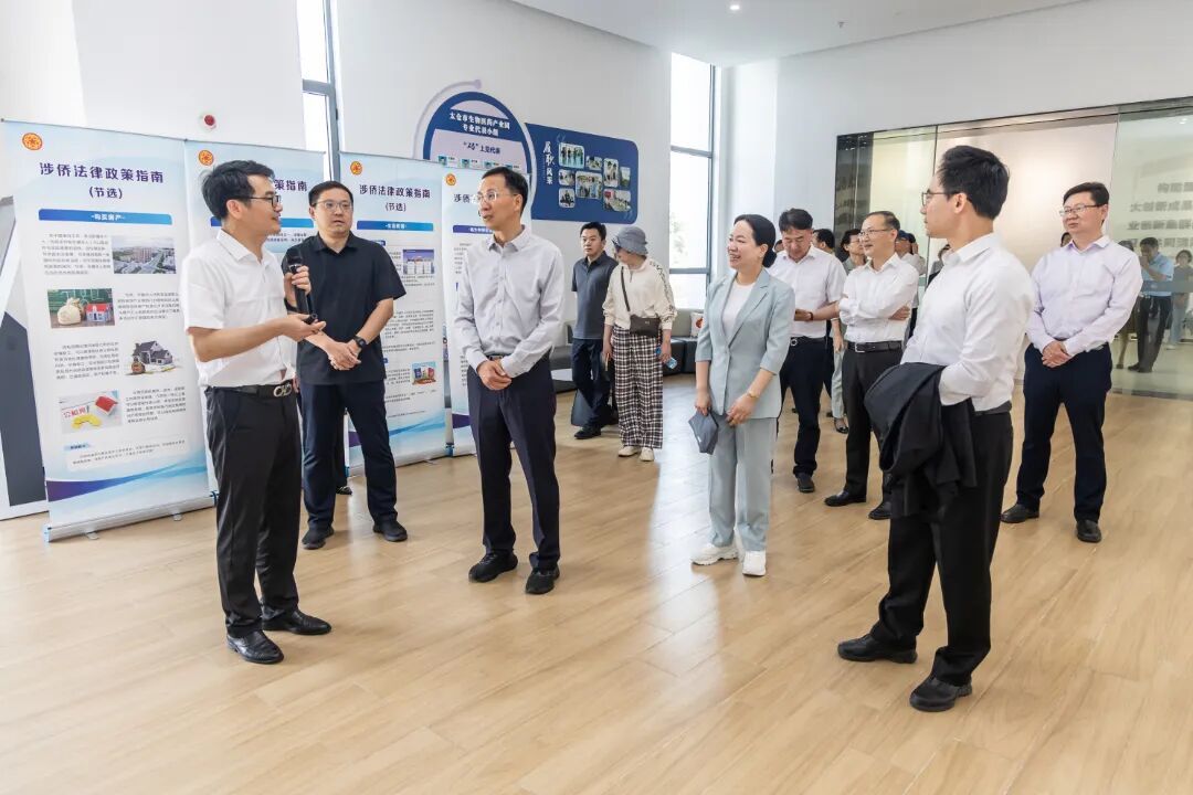 法规展陈.jpg
