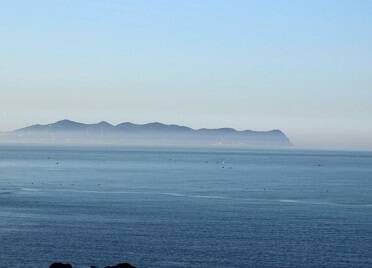 烟台蓬莱海面再现平流雾景观