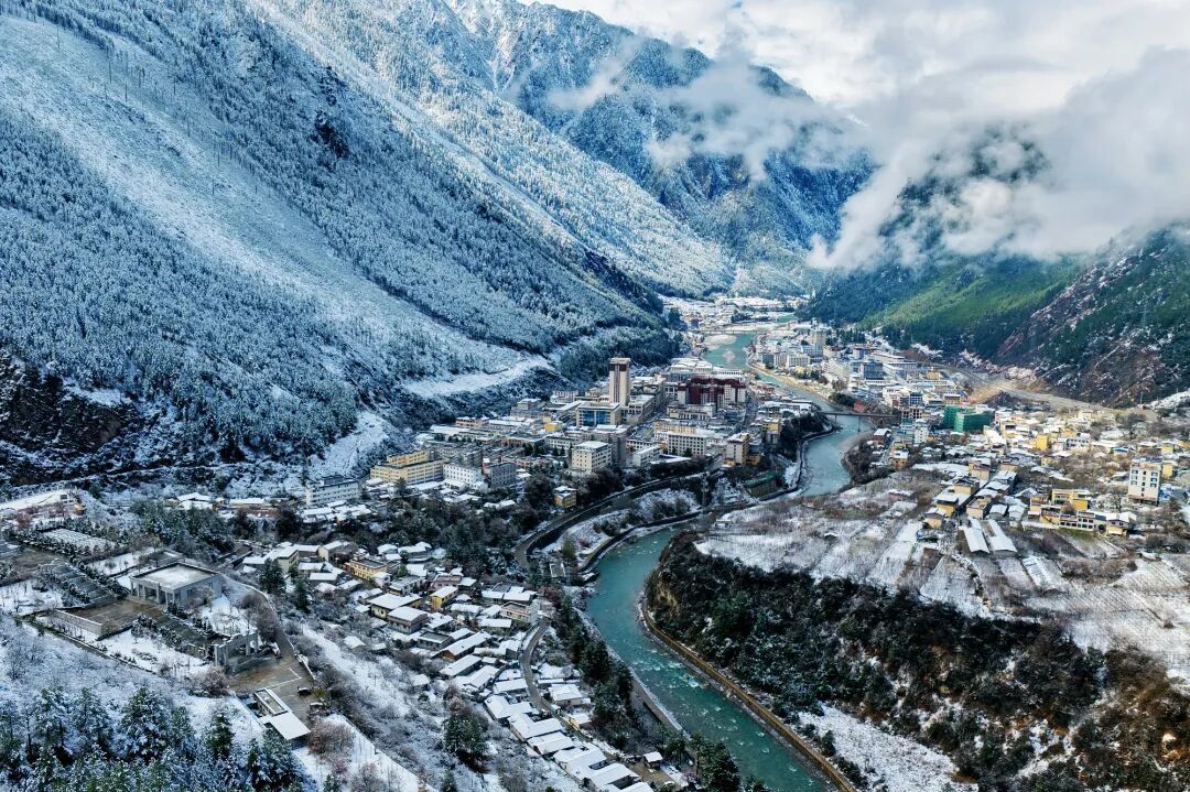 察隅县雪山景观