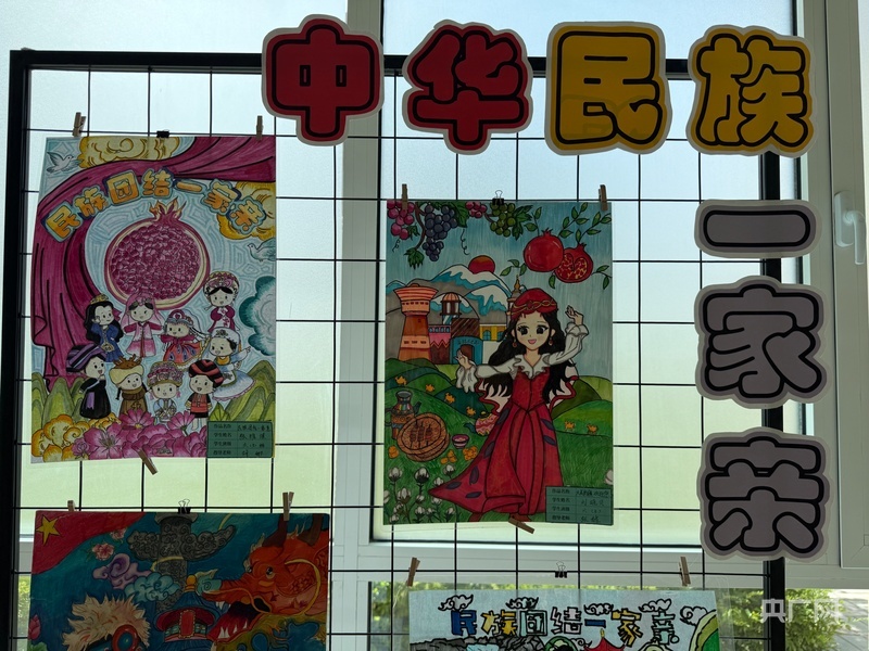 哈密市豫哈实验学校学生作品 (央广网记者 丁安 摄)