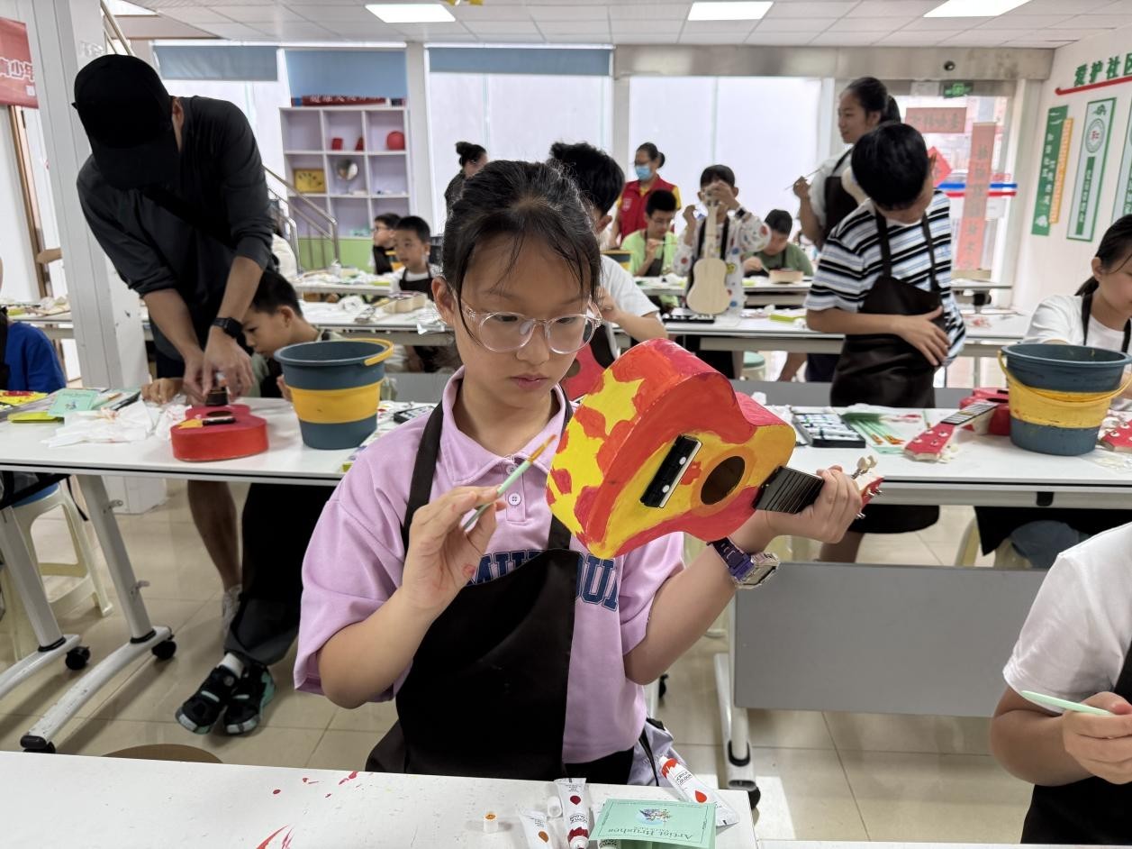 “童筑红心琴,弦动少年志” —河西社区青少年尤克里里DIY活动