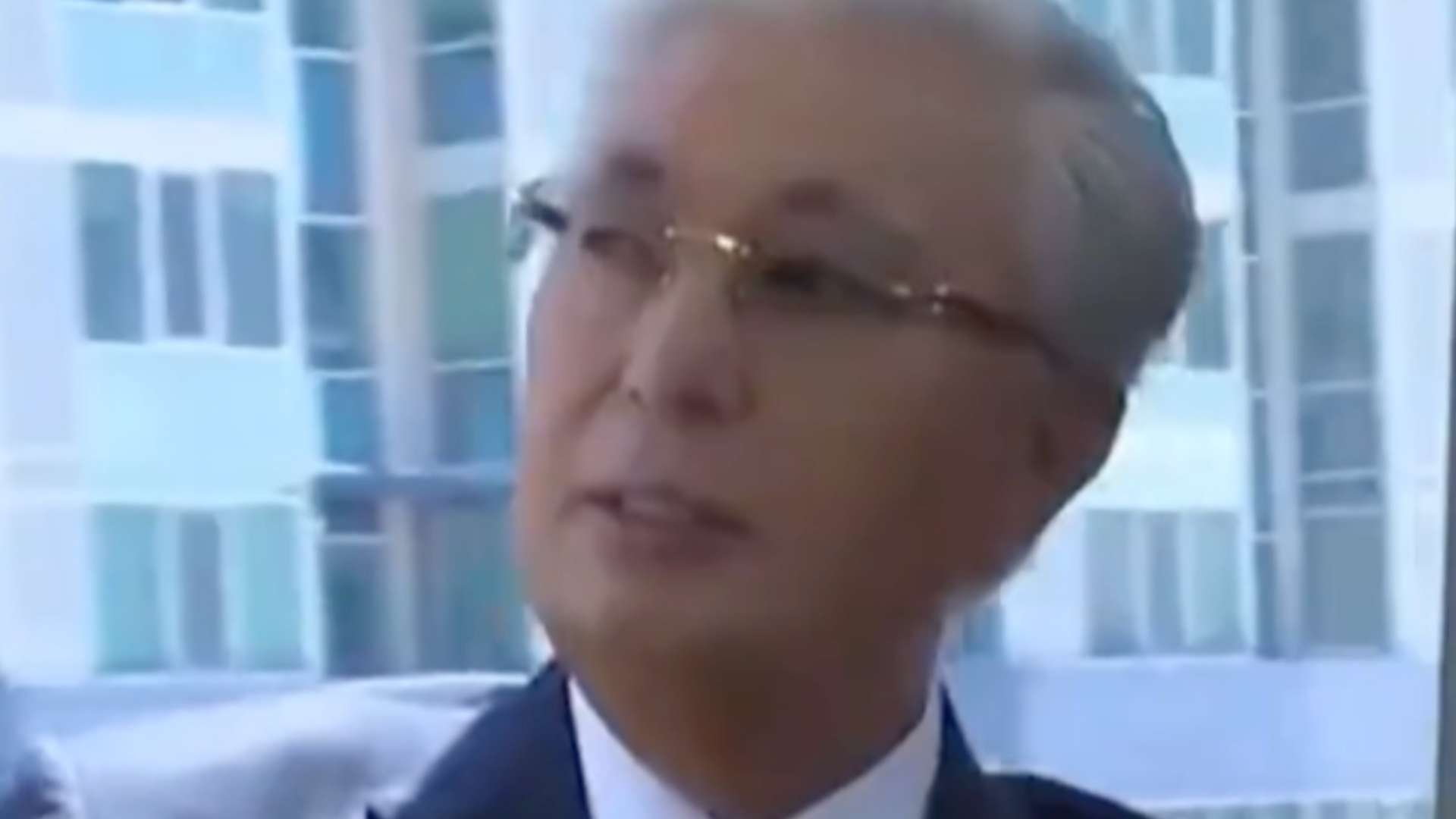 “千里之行，始于足下”，哈萨克斯坦首都首条轻轨正式投运，曾留学中国的总统托卡耶夫用中文感谢中国