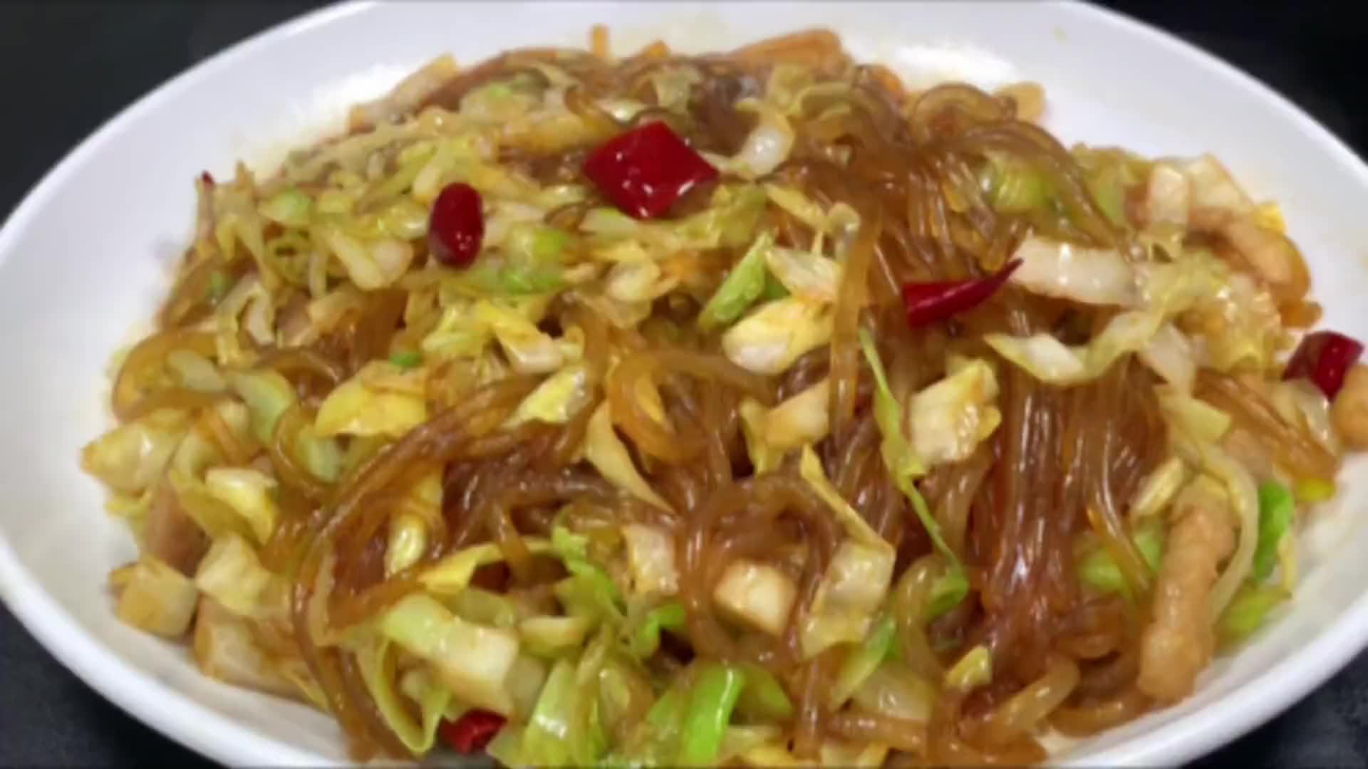 原来包菜炒粉条是这样做，难怪以前做的不好吃老粘锅，技巧在这里