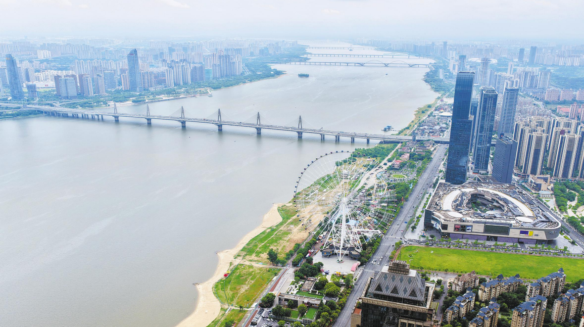 长虹卧波！跨江大桥勾勒出南昌“一江两岸”壮阔城市轮廓