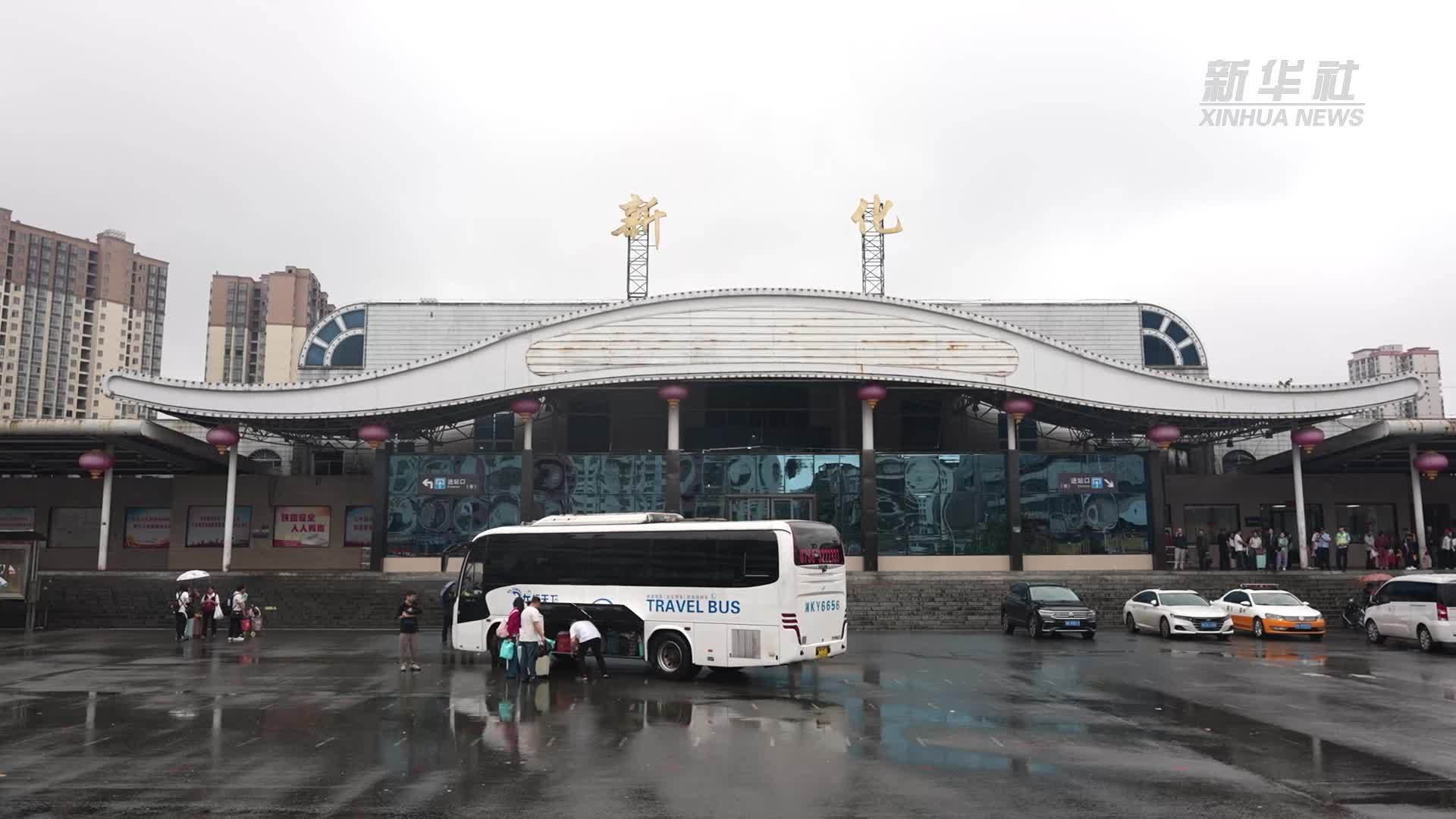 湖南新化：强降雨影响铁路运行 300余名滞留旅客紧急转运
