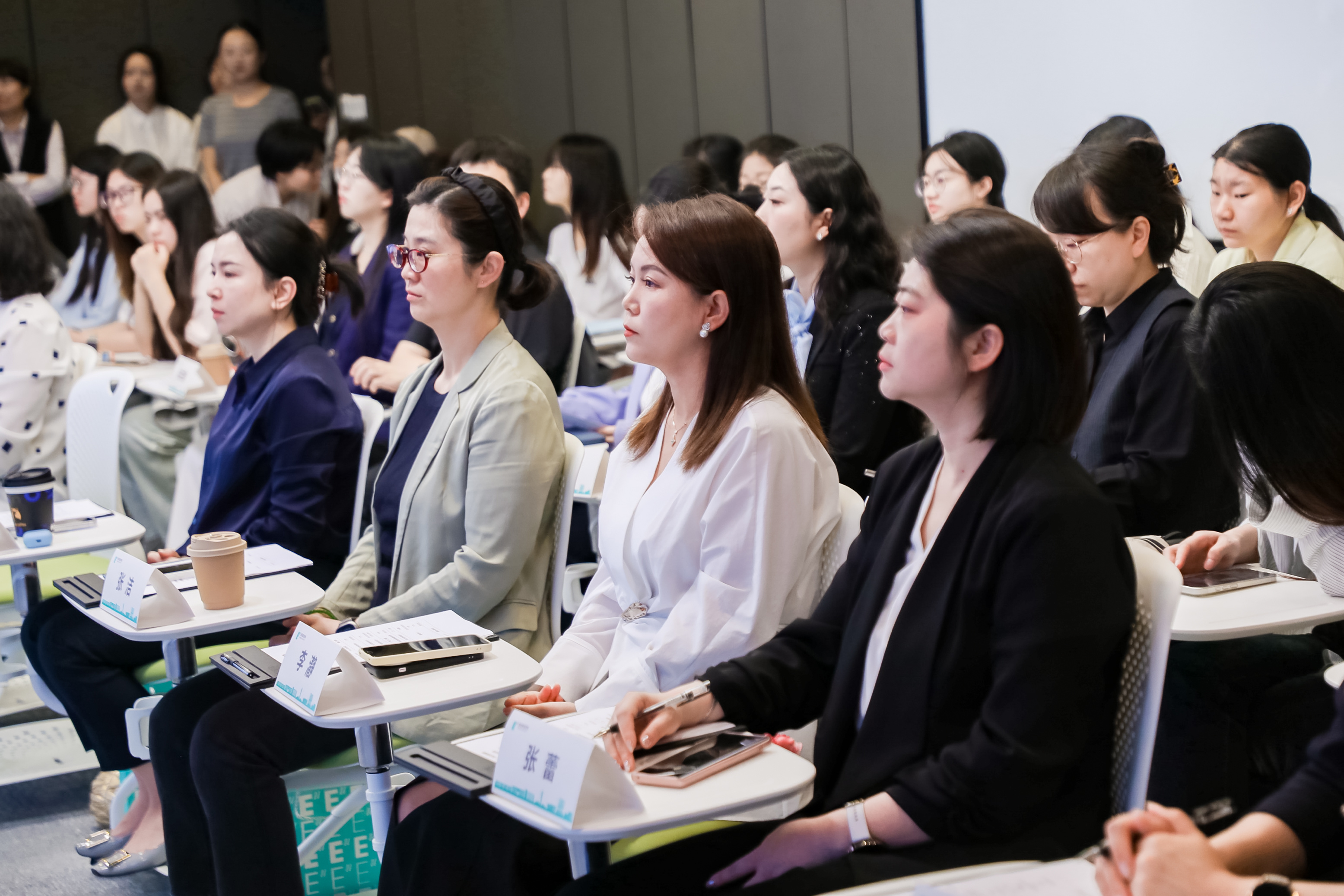 西安欧亚学院与曲江文旅共建商学院正式揭牌！