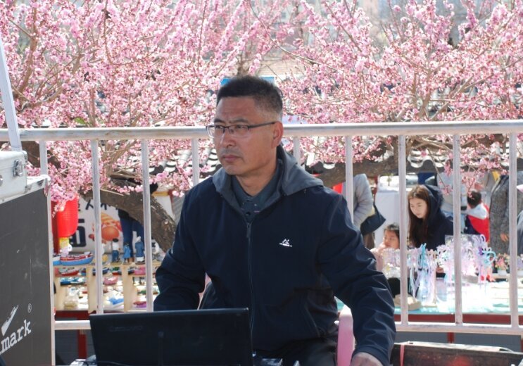 青岛乡里乡亲 | 乡土文化带头人 徐波：茶乡戏韵里的乡土守望