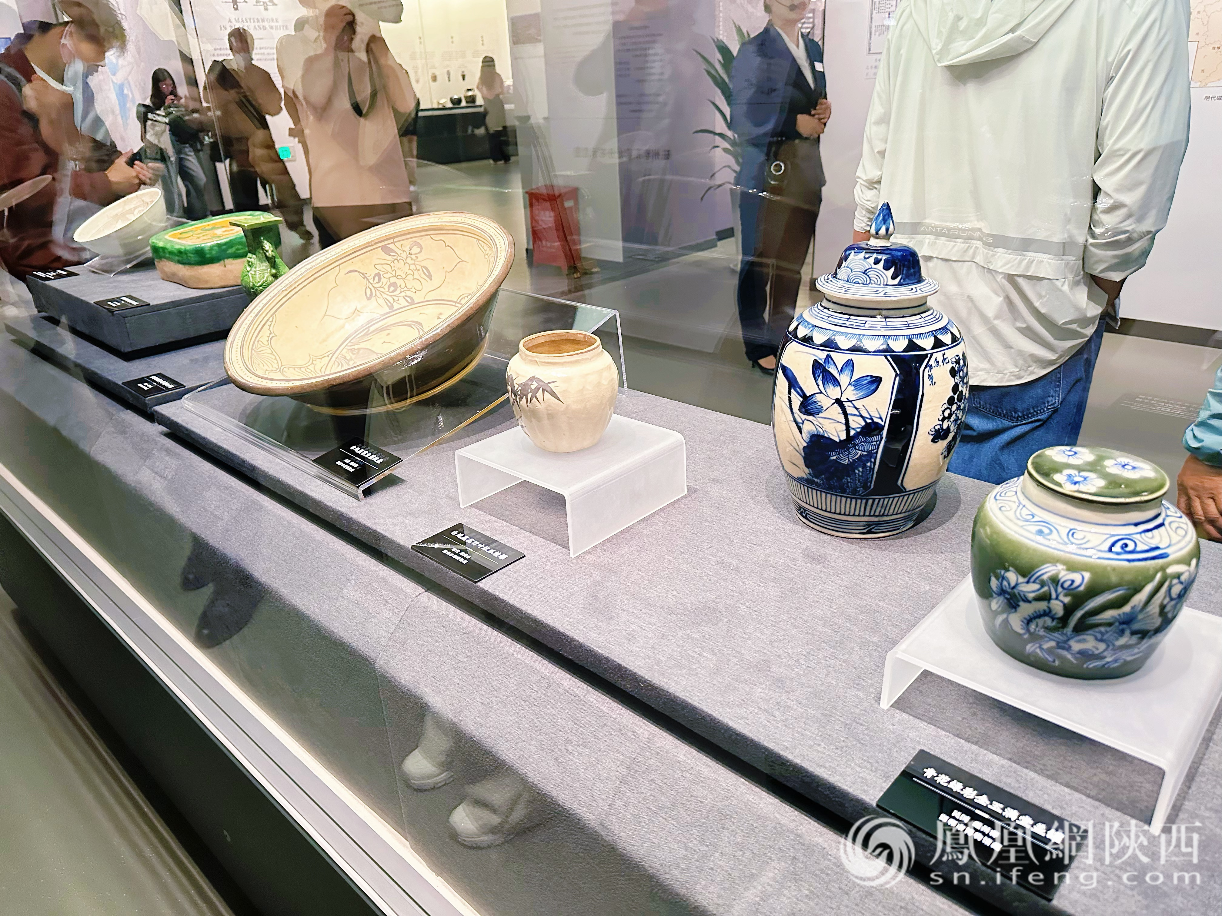 “民风古韵 化境黑白——磁州窑与尧头窑千年对话”特展在渭南市博物馆开展