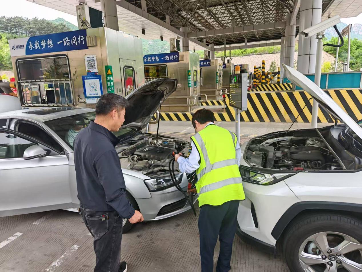 河北高速集团承德分公司隆化收费站：暖心救援故障车辆 贴心服务守护司乘出行