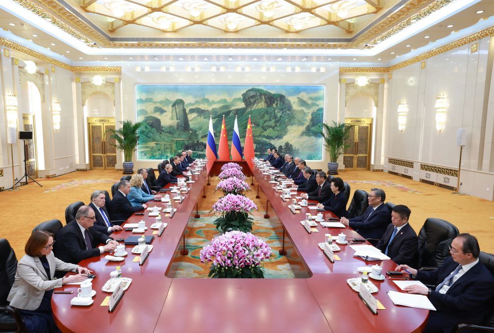 5月20日上午,国家主席习近平在北京人民大会堂同来华进行国事访问的俄罗斯总统普京举行会谈。这是两国元首举行小范围会谈。新华社记者 王晔 摄