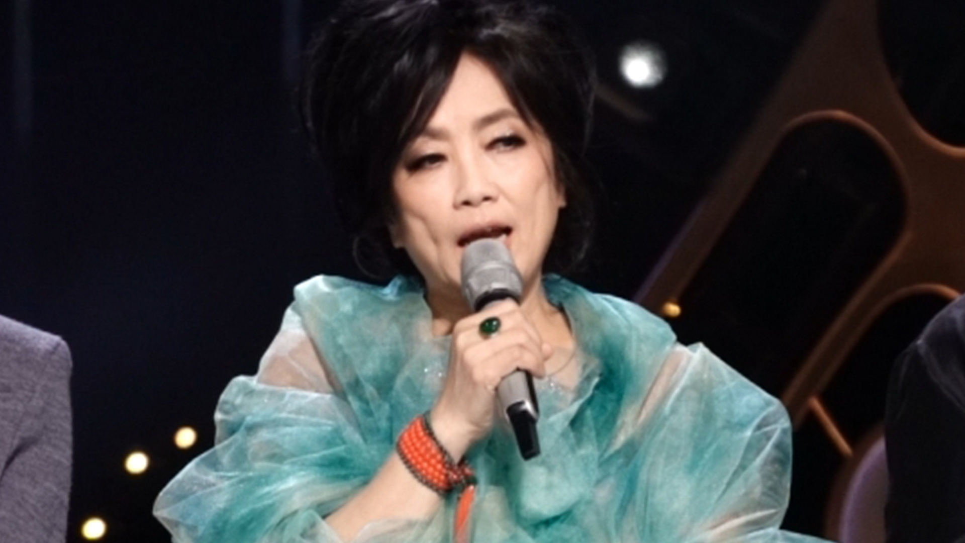 《歌手2026》首演排名第一，齐豫笑谈两次参赛的区别：直播时间没有拉那么长，不用等到半夜三点才知道结果，感觉得到了善待